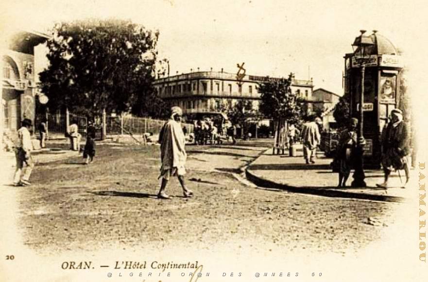 PA g- 13- Place d'armes  cote est.jpg
